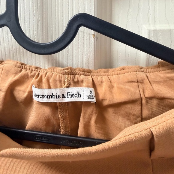 🧡 Abercrombie & Fitch Tan Mini Skort - Picture 2 of 3